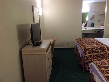 Hotel California Inn & Suites