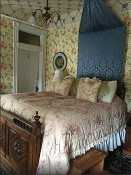 Bed & Breakfast Gingerbread Mansion Inn