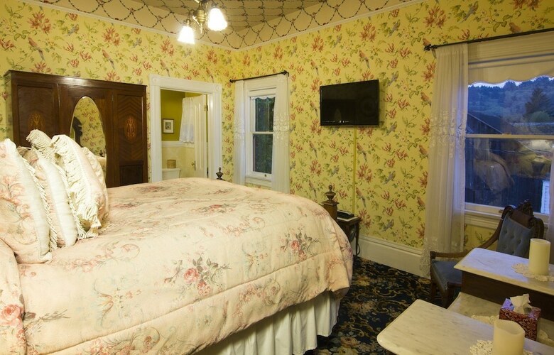 Bed & Breakfast Gingerbread Mansion Inn