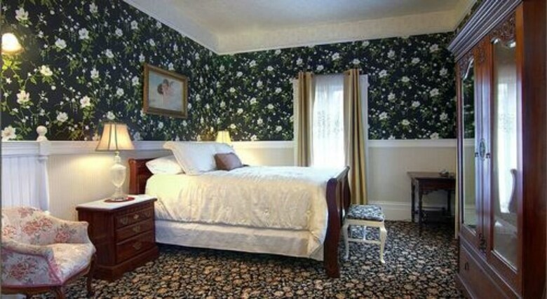 Bed & Breakfast Gingerbread Mansion Inn