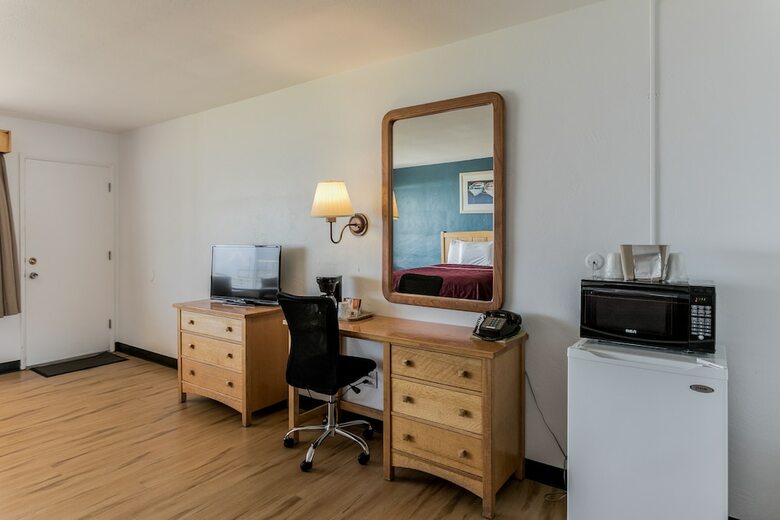 Hotel Skylark Shores Resort