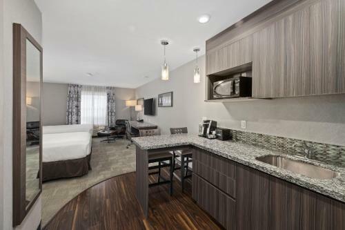 Hotel Home Inn & Suites-saskatoon South