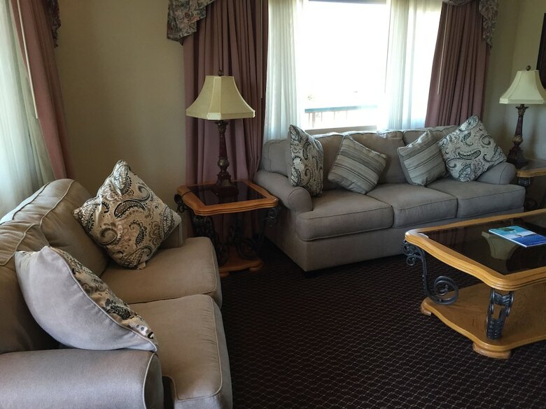 Hotel Oakridge Inn