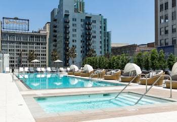Apartamentos Level Furnished Living