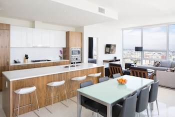 Apartamentos Level Furnished Living