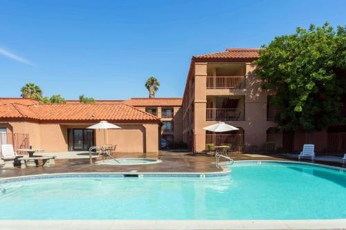 Hotel Days Inn Fontana / Rialto