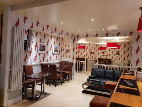 Ascot Hotel