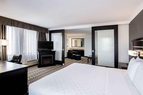Clarion Hotel & Suites