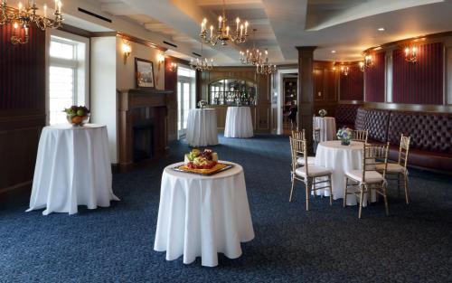 Madison Beach Hotel, Curio Collection By Hilton