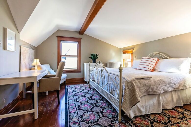 Harrison House Bed & Breakfast