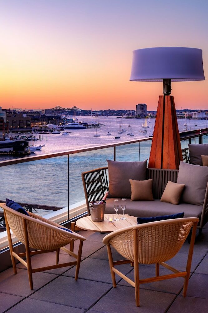 The Envoy Hotel, Autograph Collection