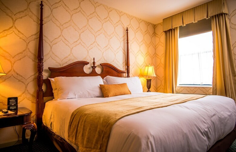 Hotel Landmark Inn