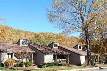 Hotel Rumbling Bald Resort