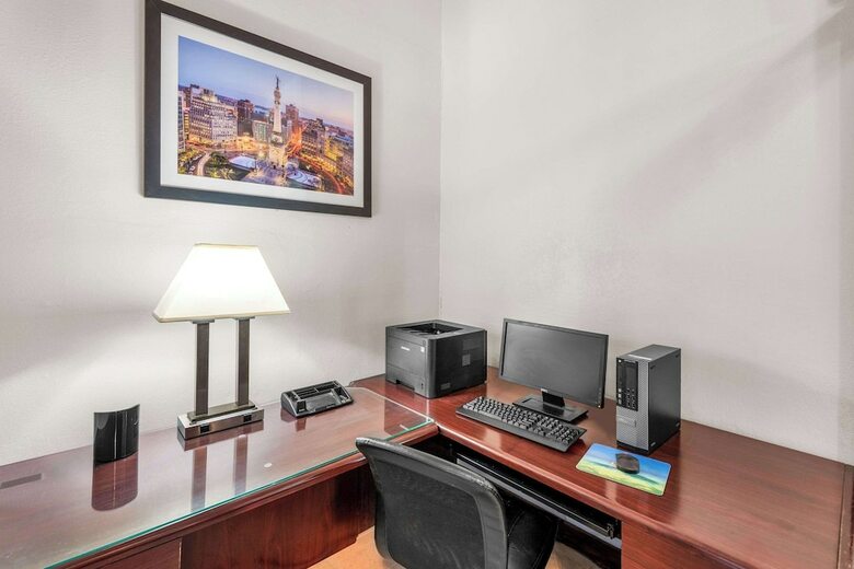 Hotel Clarion Inn & Suites Northwest