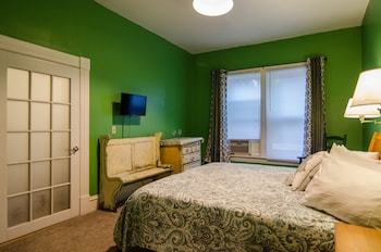 Bed & Breakfast Heart Of The Village Inn