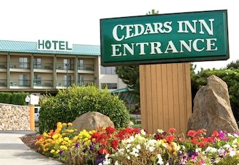 Hotel Cedars Inn
