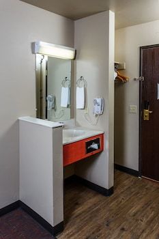 Hotel Airport Settle Inn