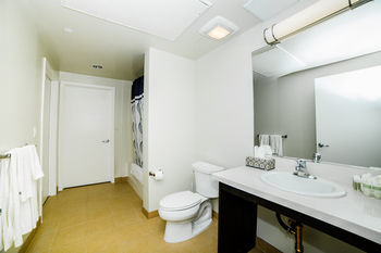 Aparthotel Ginosi Figaro Suites