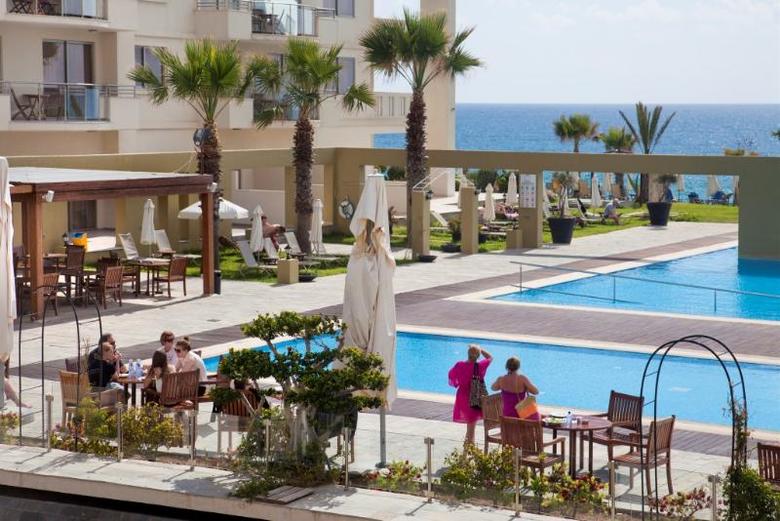 Hotel Capital Coast Resort & Spa