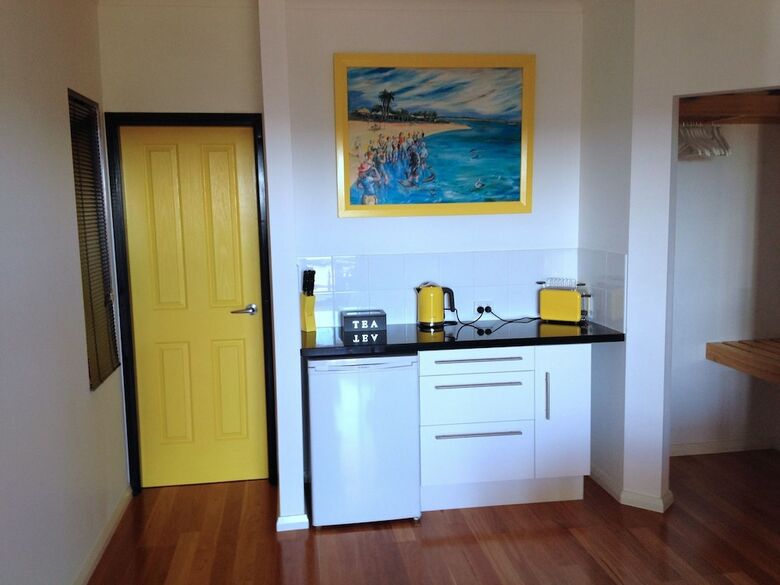 Bed & Breakfast On The Deck @ Shark Bay