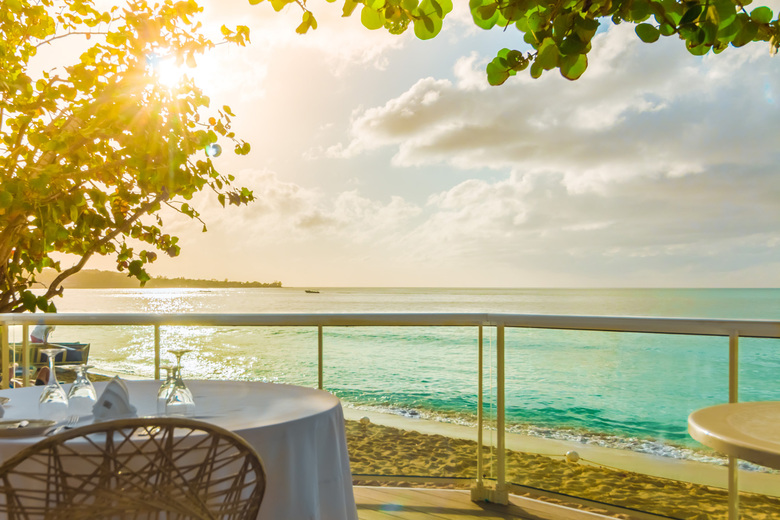 Hotel Travellers Beach Resort