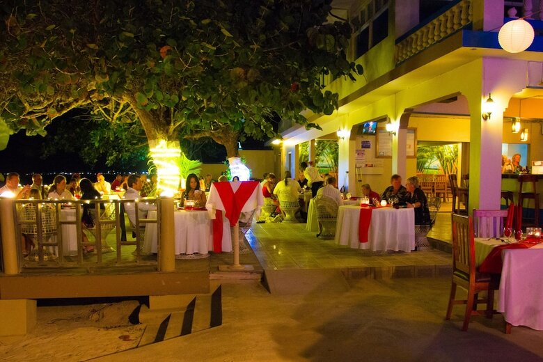 Hotel Travellers Beach Resort