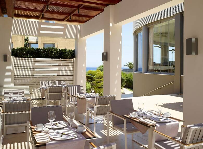 Hotel The Ixian Grand