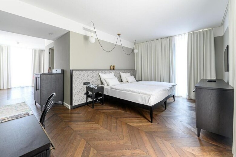 Hotel Caroline