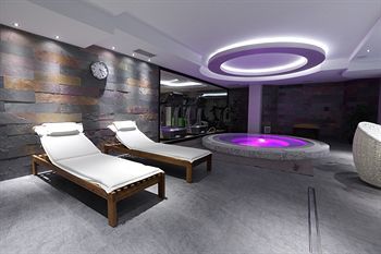 Queen Hotel & Spa