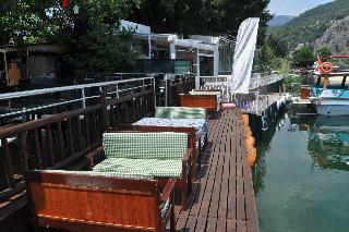 Longhouse Inn Hotel
