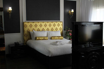 Adela Hotel