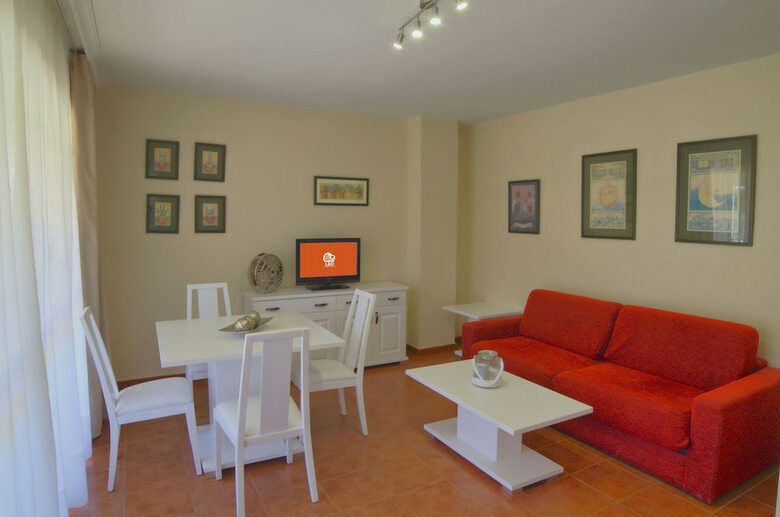 Apartamentos Leo Islamar