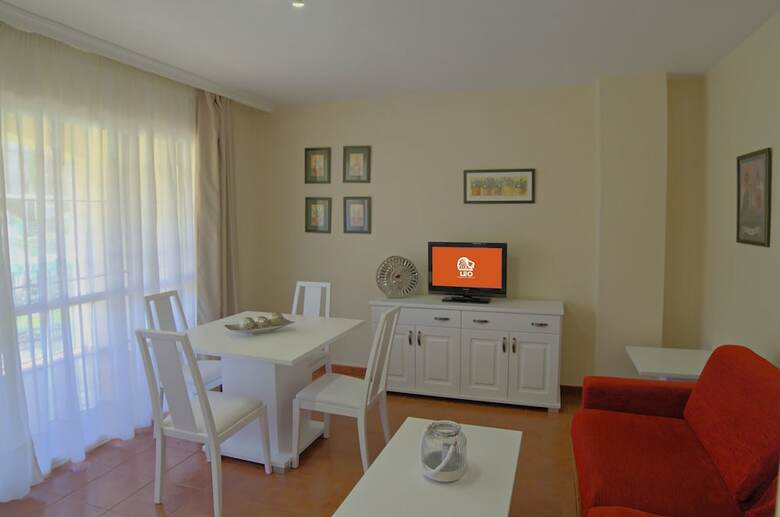 Apartamentos Leo Islamar