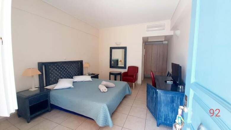 Alonissos Beach Bungalows & Suites Hotel