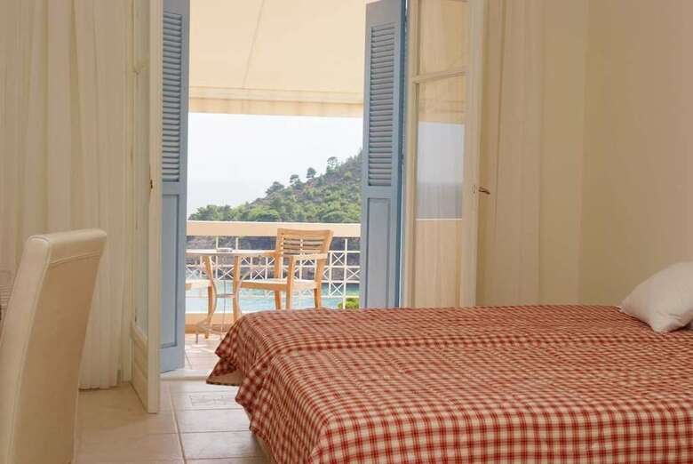 Alonissos Beach Bungalows & Suites Hotel
