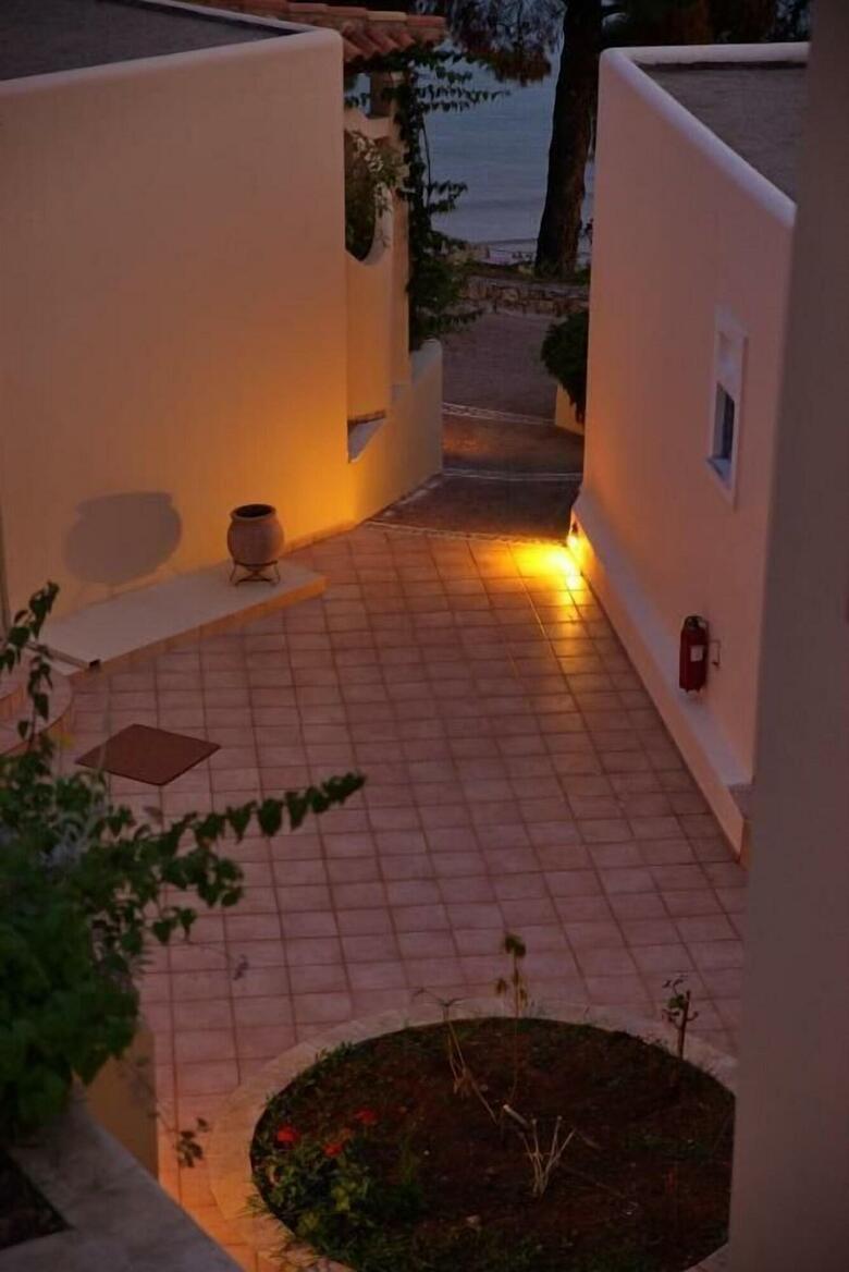 Alonissos Beach Bungalows & Suites Hotel