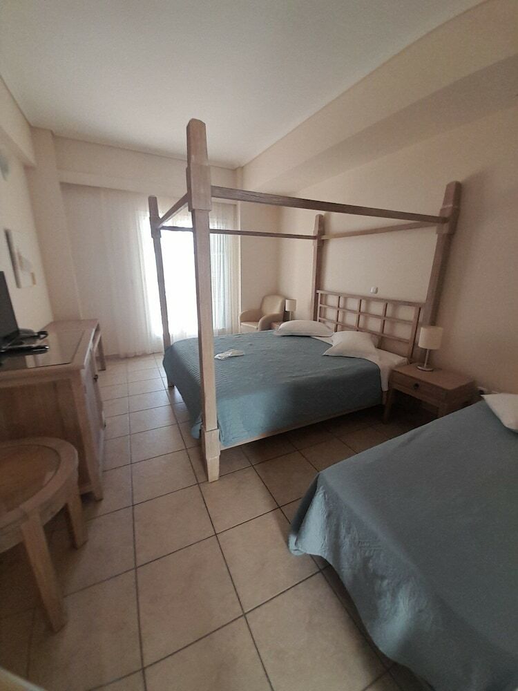 Alonissos Beach Bungalows & Suites Hotel