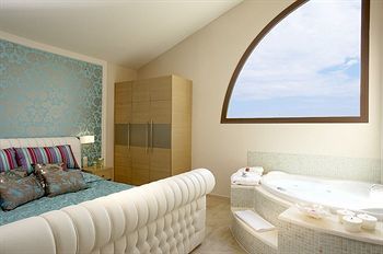 Alexandra Golden Boutique Hotel