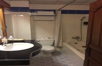 Bougainvillier Hotel  And� Re