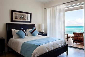 Hotel West Bay Club