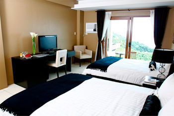Hotel 8 Suites By Fat Jimmy's