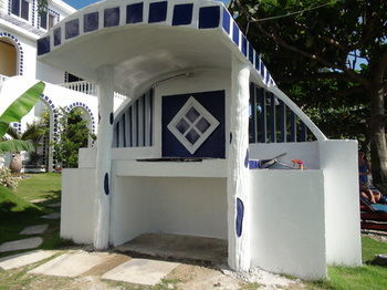 Squares Cafe And Apartments