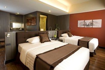 F1 Hotel