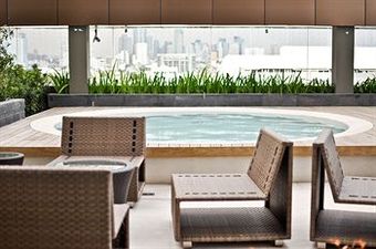 F1 Hotel