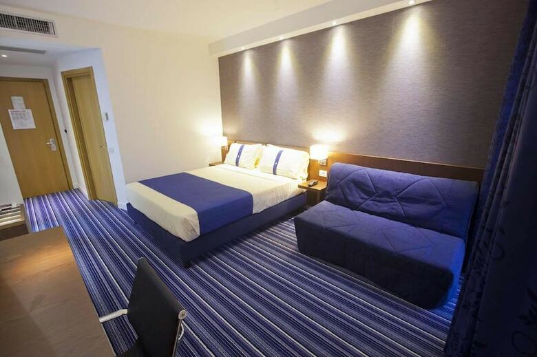 Hotel Express By Holiday Inn Rome East