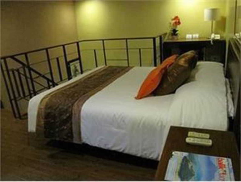 Hotel 878 Libis