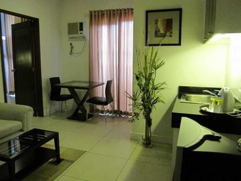 Hotel 878 Libis