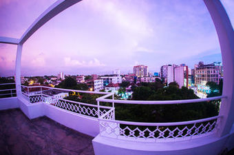 Hotel Whitehouse Residencies