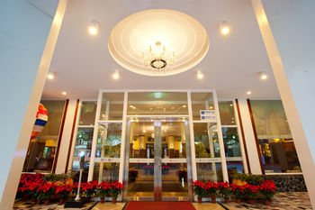 Lakeside Resort Hotel