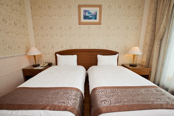 Lakeside Resort Hotel